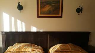 Отель Hotel Via Trayana Бели-Осым Двухместный номер с 2 отдельными кроватями (для 2 взрослых и 1 ребенка)-4